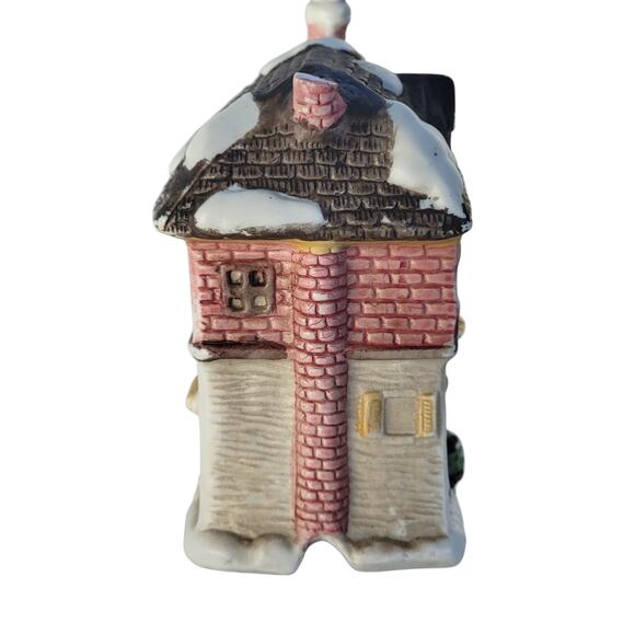Vintage Mini Christmas Village Inn – Snowy Roof & Holiday Wreath - Picture 7 of 8